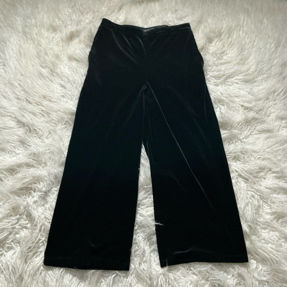 Abercrombie & Fitch Pants - Abercrombie Wide Leg Crop‎ Black Velvet Pants